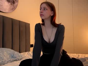 ellie hollow